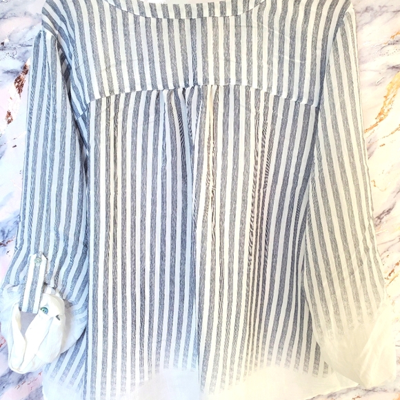 Zac & Rachel Women's Blouse 2X White & Blue Striped fade - Picture 2 of 5